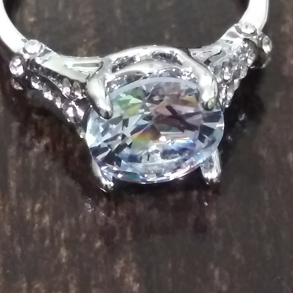 Ring - Picture 3 of 8